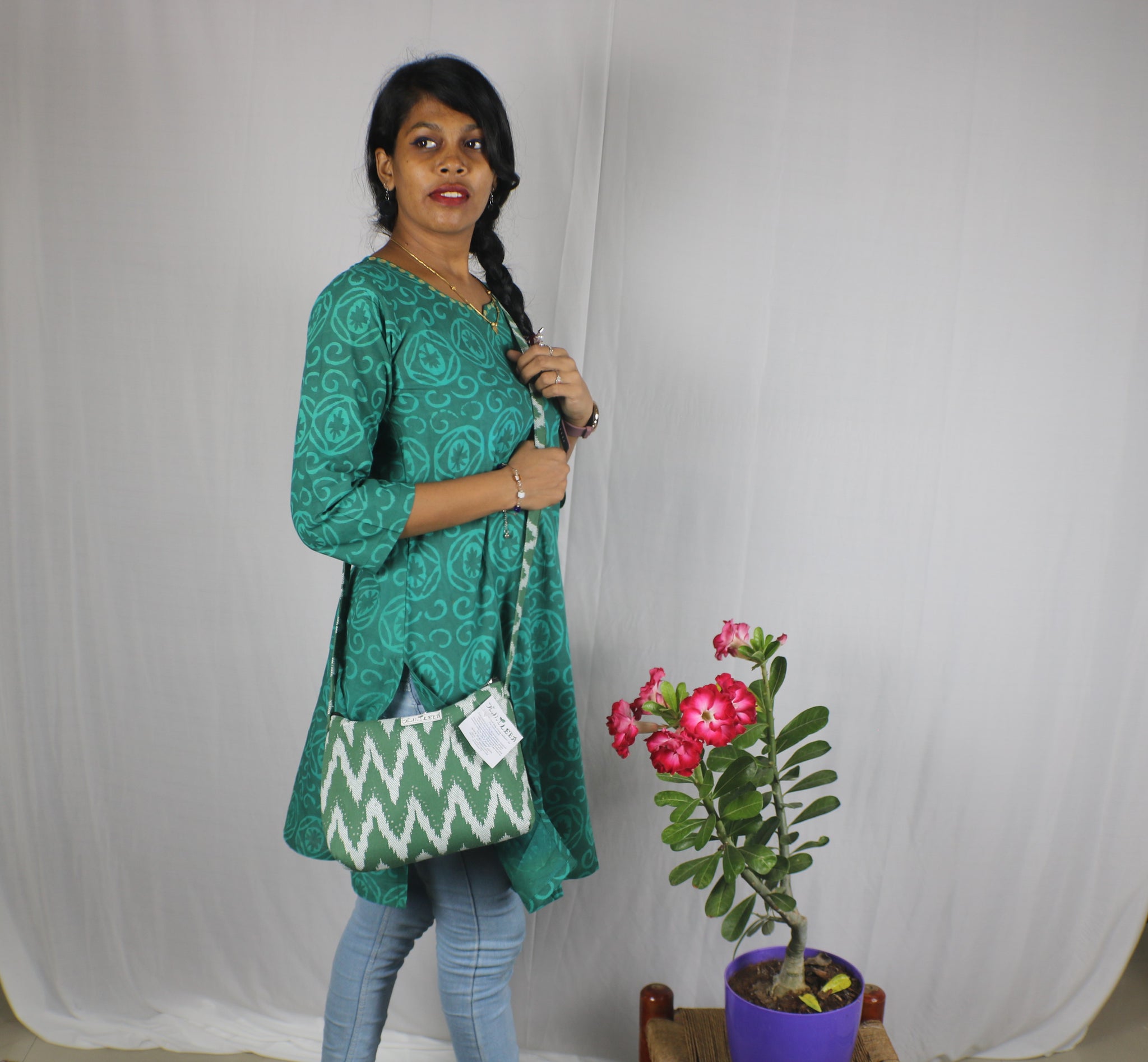 TLFABk-00012/Green Batik/V neck/Long Kurtis